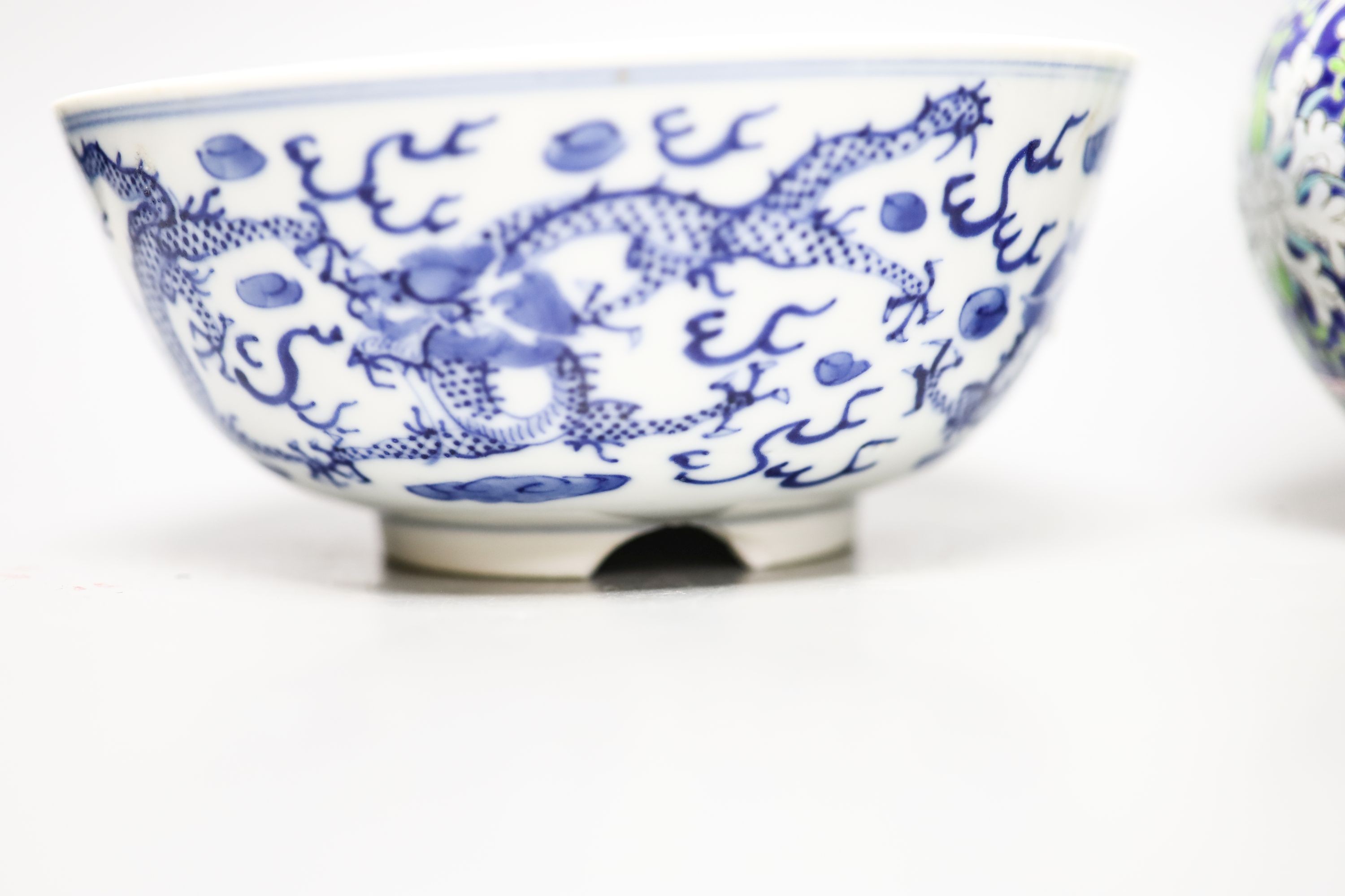 A 19th-century Chinese blue and white dragon bowl and a Chinese enamelled porcelain double gourd vase 22 cm high